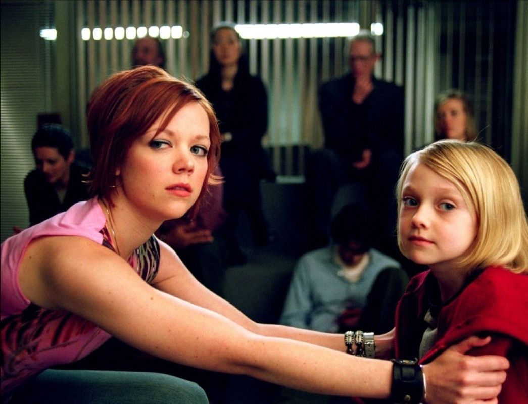 Mother and gifted child (l to r) - Emily Bergl, Dakota Fanning in Taken (2002)