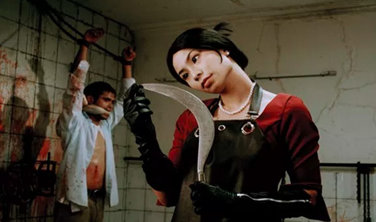 Dara (Shareefa Daanish) prepares to torture Mike Muliadro in Takut: Faces of Fear (2008)