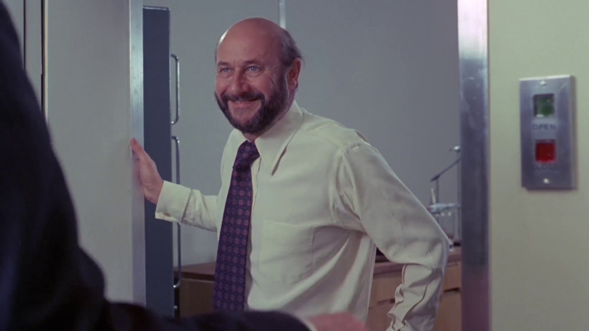 Donald Pleasence as the psychiatrist Dr Tremayne introduces the stories of his patients in Tales That Witness Madness (1973)