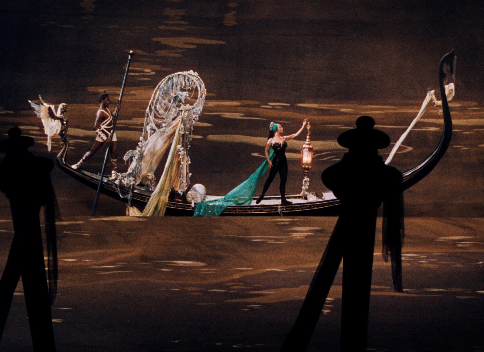 Giulietta (Ludmilla Tcherina) arrives by gondola in The Tale of Giulietta episode of The Tales of Hoffmann (1951) - an effect that all takes place on a stage