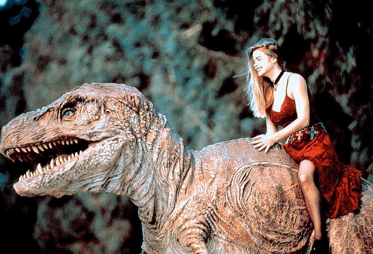 Denise Richards and dinosaur boyfriend in Tammy and the T-Rex (1994)