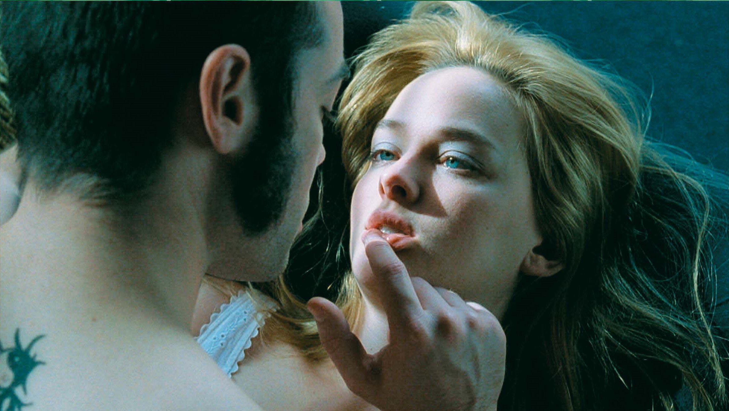 Jess Weixler as the teenager with the vagina dentata and her stepbrother John Hensley in Teeth (2007)