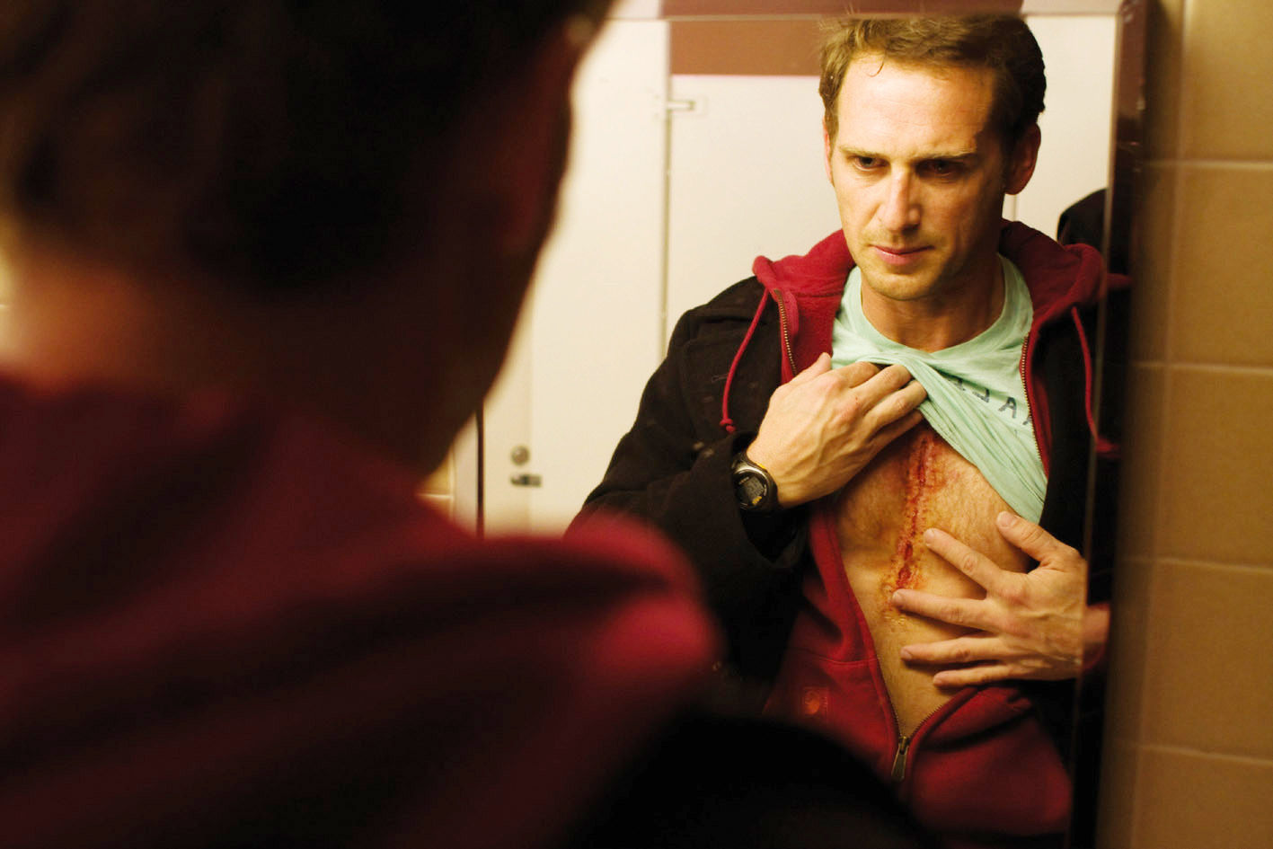 Josh Lucas after his heart transplant operation in Tell-Tale (2009)