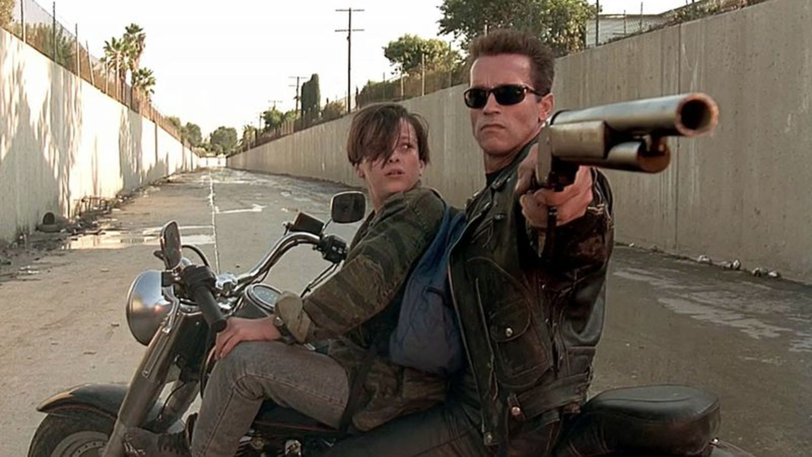 Arnold Schwarzenegger, Edward Furlong in Terminator 2 Judgment Day (1991)