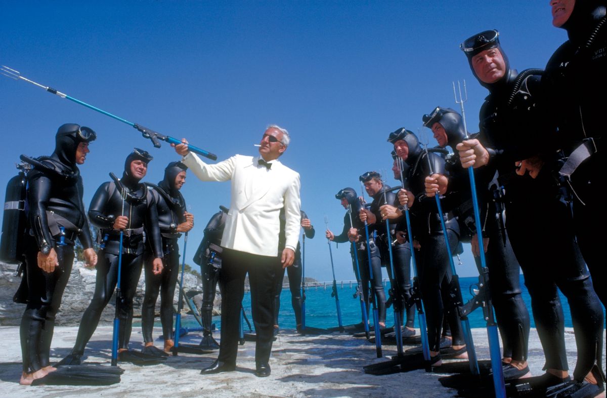 Emilio Largo (Adolfo Celi) demonstrates the plan to a team of SPECTRE frogmen in Thunderball (1965)