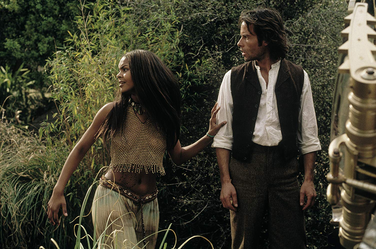 Dr Alexander Hartdegen (Guy Pearce) with Weena (Samantha Mumba) in The Time Machine (2002)