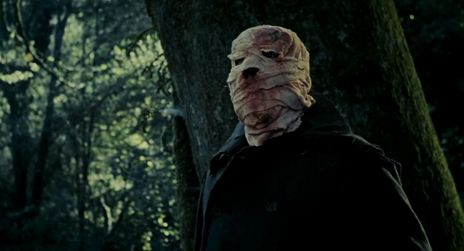 The sinister bandaged figure in Timecrimes (2007)