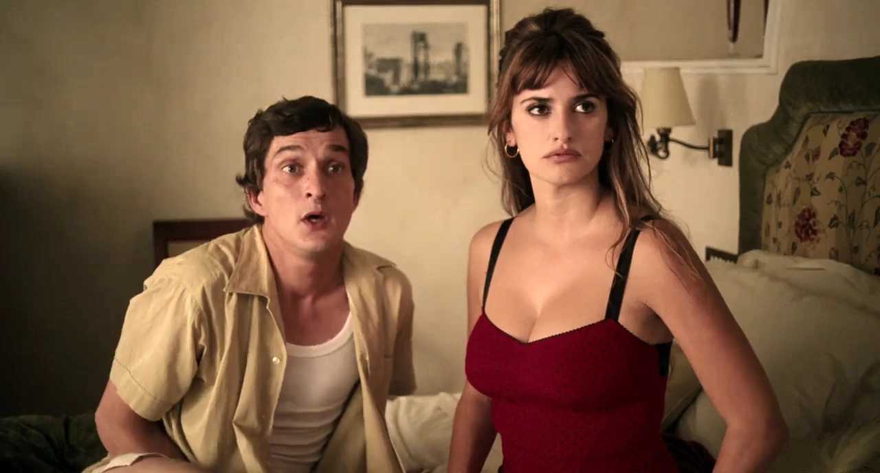 Alessandro Tiberi and Penelope Cruz in To Rome With Love (2012)