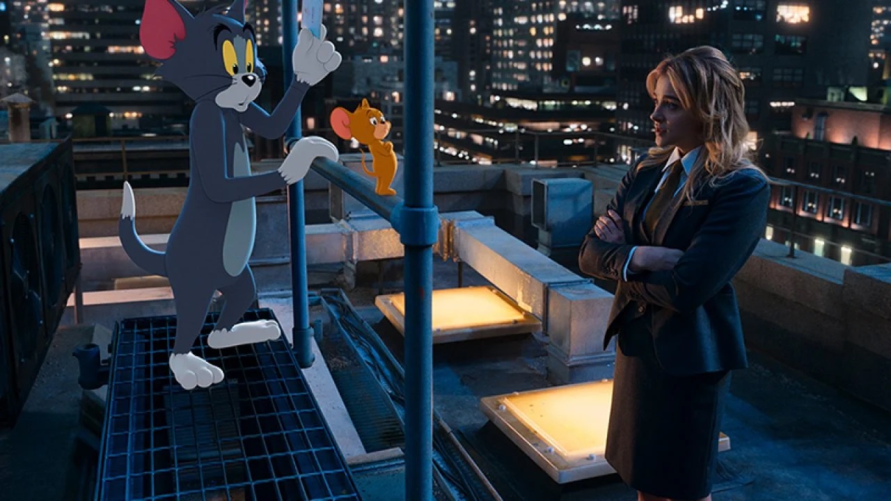 Tom, Jerry and Chloe Grace Moretz in Tom and Jerry (2021)