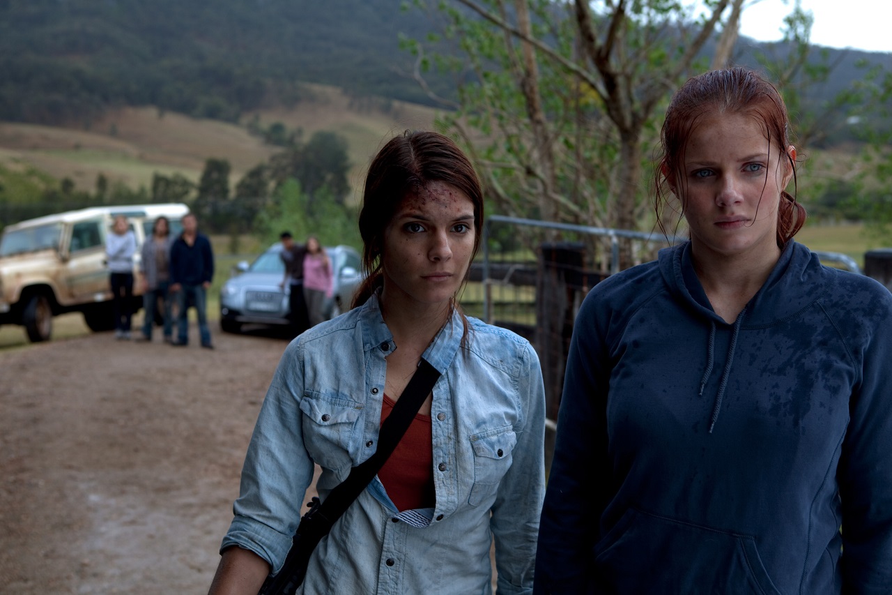 Caitlin Stasey and Rachel Hurd-Wood in Tomorrow When the War Began (2010)