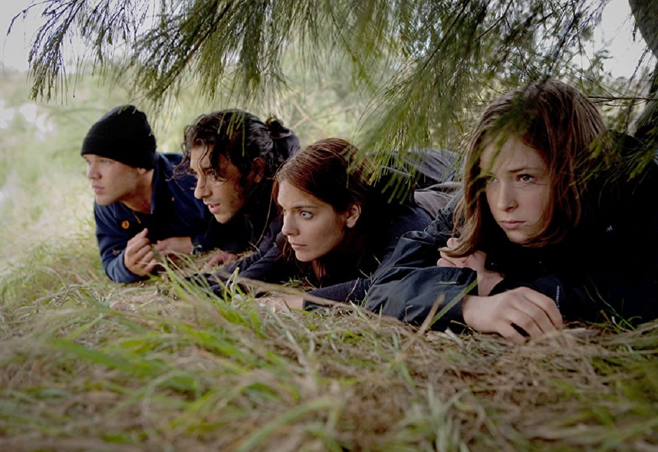 Lincoln Lewis, Deniz Akdeniz, Caitlin Stasey and Ashleigh Cummings in Tomorrow When the War Began (2010)