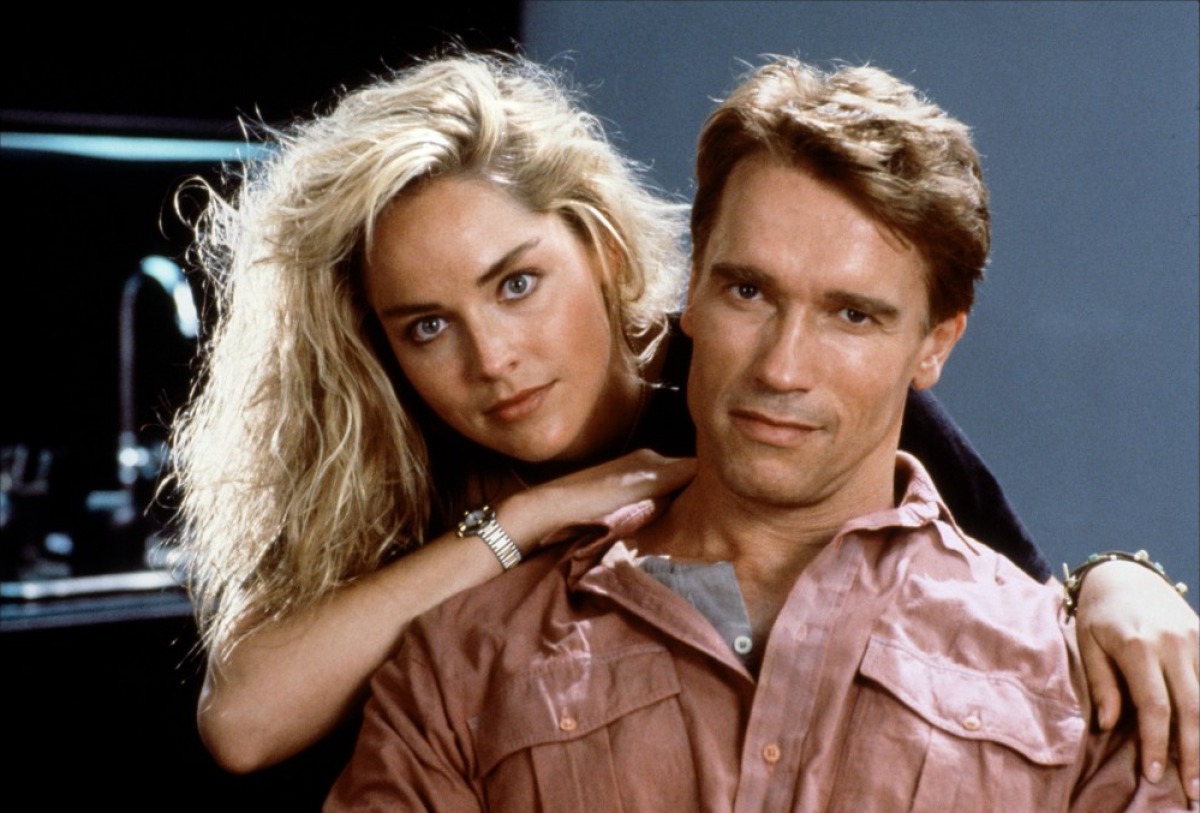 Doug Quaid (Arnold Schwarzenegger) and his wife Lori (Sharon Stone) in Total Recall (1990)