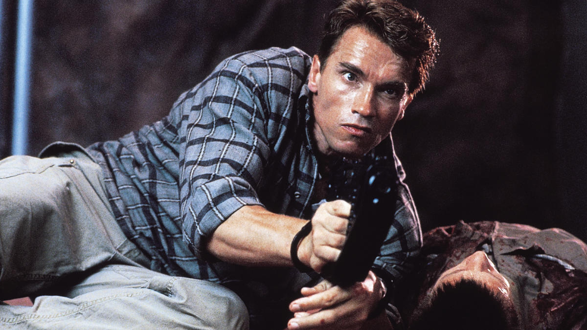 Arnold Schwarzenegger in action in Total Recall (1990)