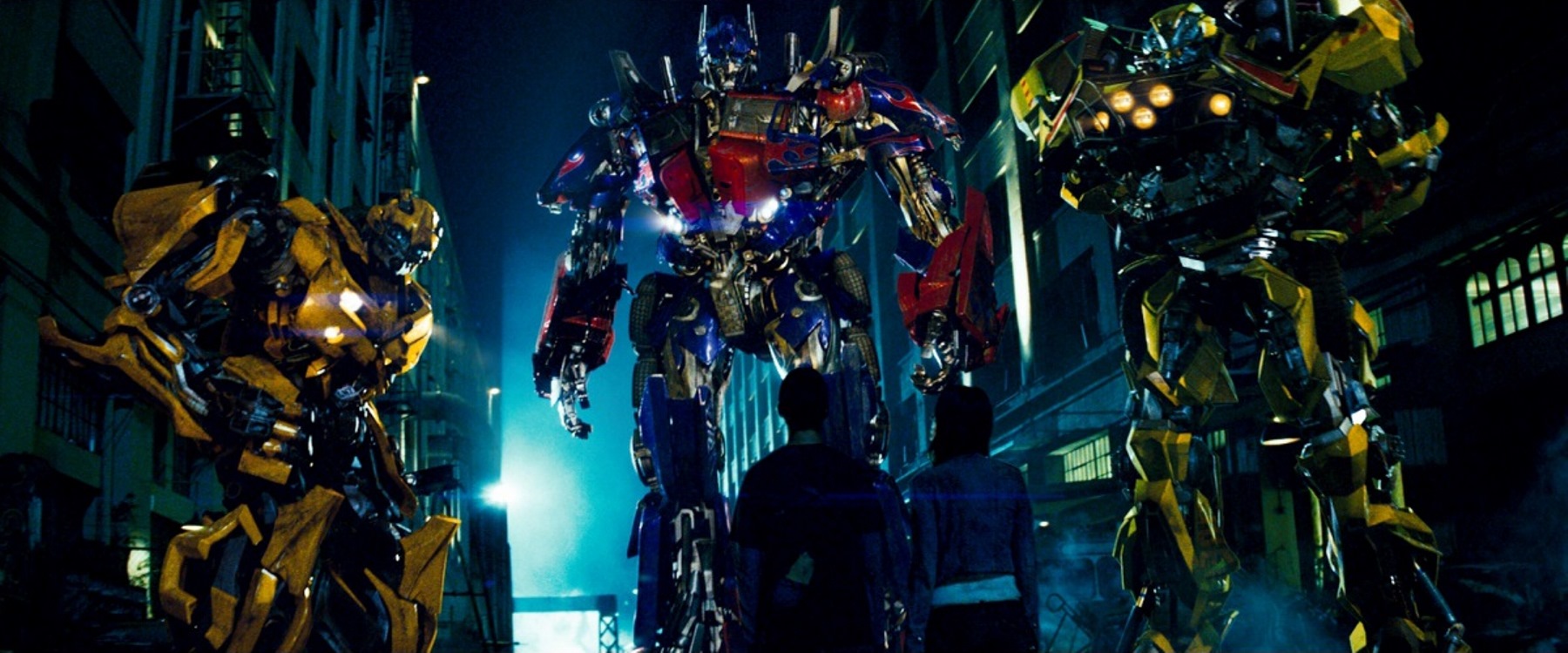 Megan Fox, Shia LaBeouf meet the Autobots in Transformers (2007)