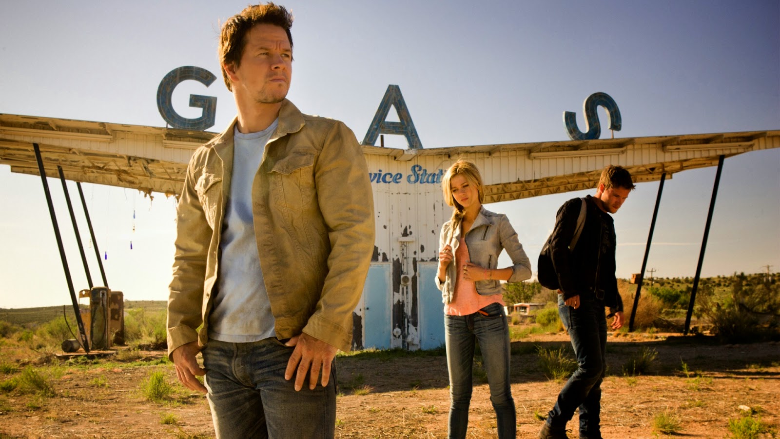 Mark Wahlberg, daughter Nicola Peltz, her boyfriend Jack Reynor in Transformers: Age of Extinction (2014)