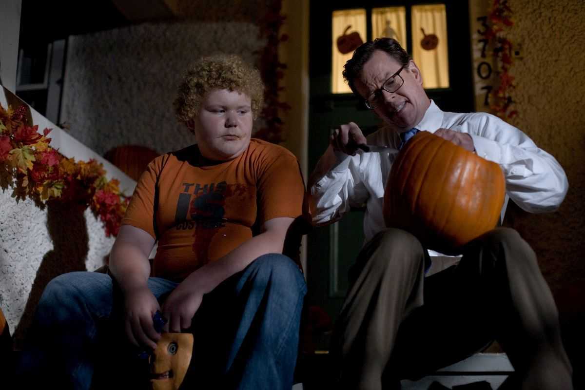 Bored teenager Brett Kelly sits with school principal Dylan Baker unaware he is a serial killer in the first episode of Trick R Treat (2008)