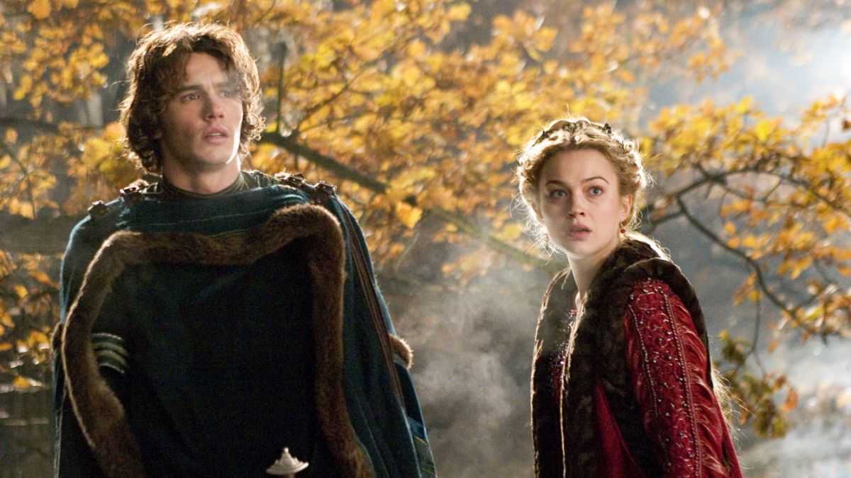 Tristan (James Franco) and Isolde (Sophia Myles) in Tristan + Isolde (2006)