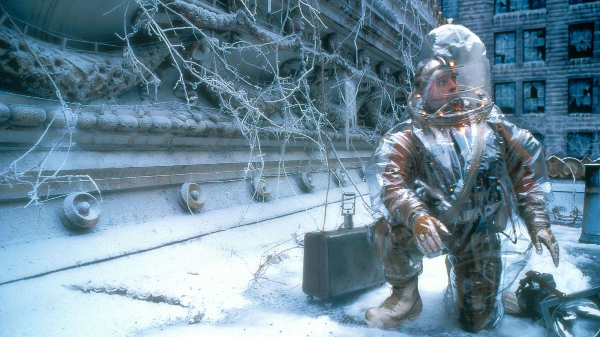 Bruce Willis in the ruins of plague-devastated Baltimore in Twelve Monkeys (1995)