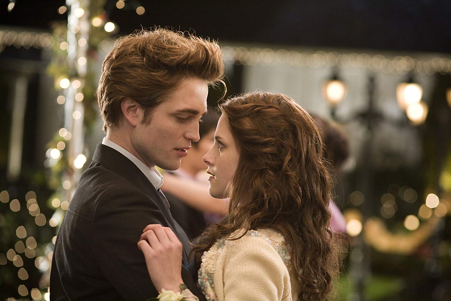 Robert Pattinson and Kirsten Stewart in Twilight (2008)
