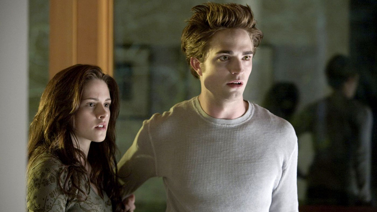 Bella Swan (Kristen Stewart) and Edward Cullen (Robert Pattinson) in Twilight (2008)