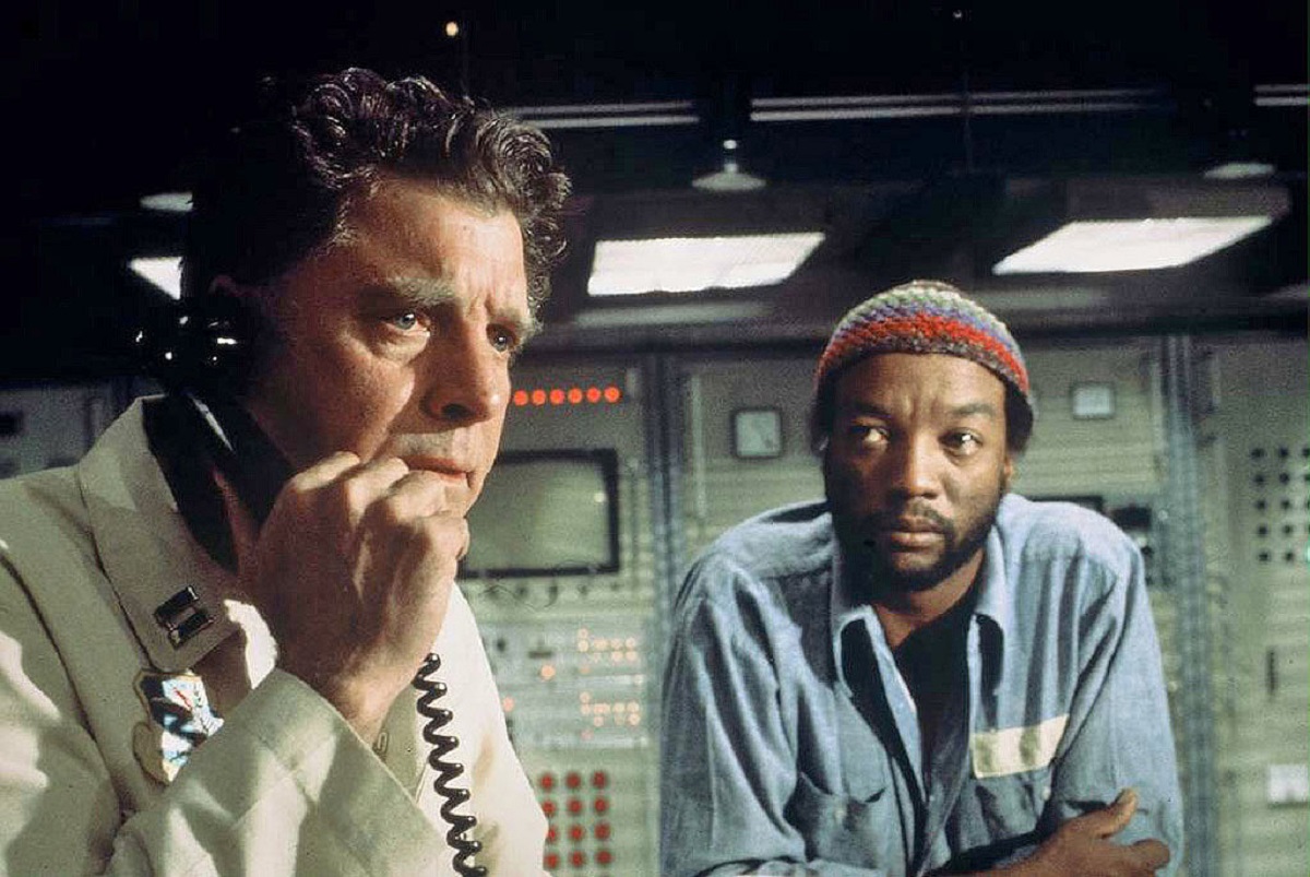 (l to r) Rogue general Burt Lancaster and Paul Winfield hijack a nuclear missile silo in Twilight's Last Gleaming (1977)