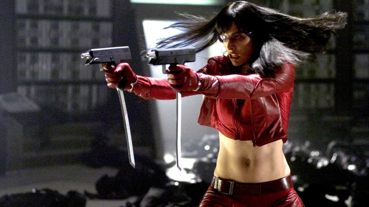 Violet Song Jat Shariff (Milla Jovovich) goes into action in Ultraviolet (2006)