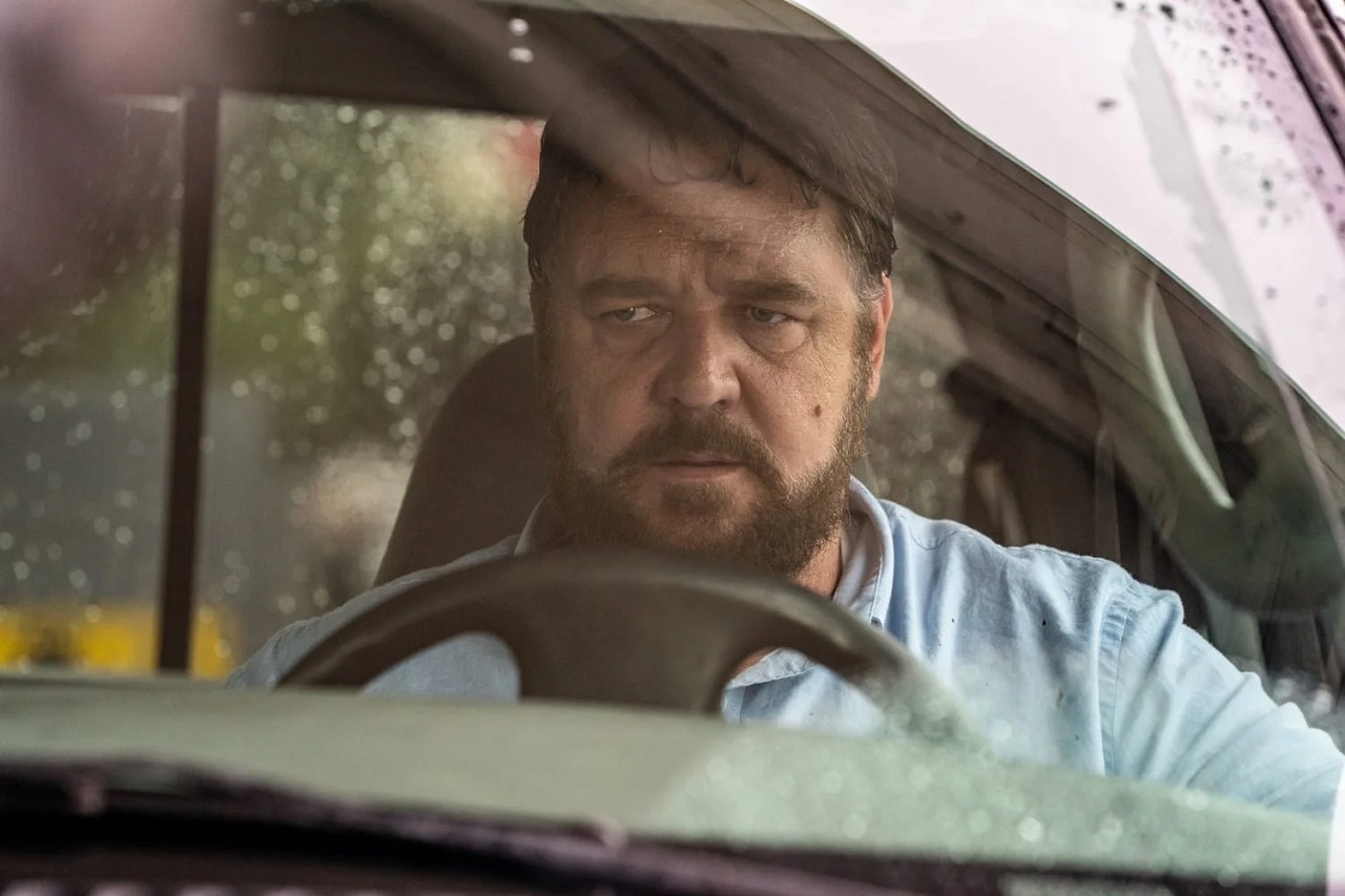 Russell Crowe snaps in a road rage incident in Unhinged (2020)