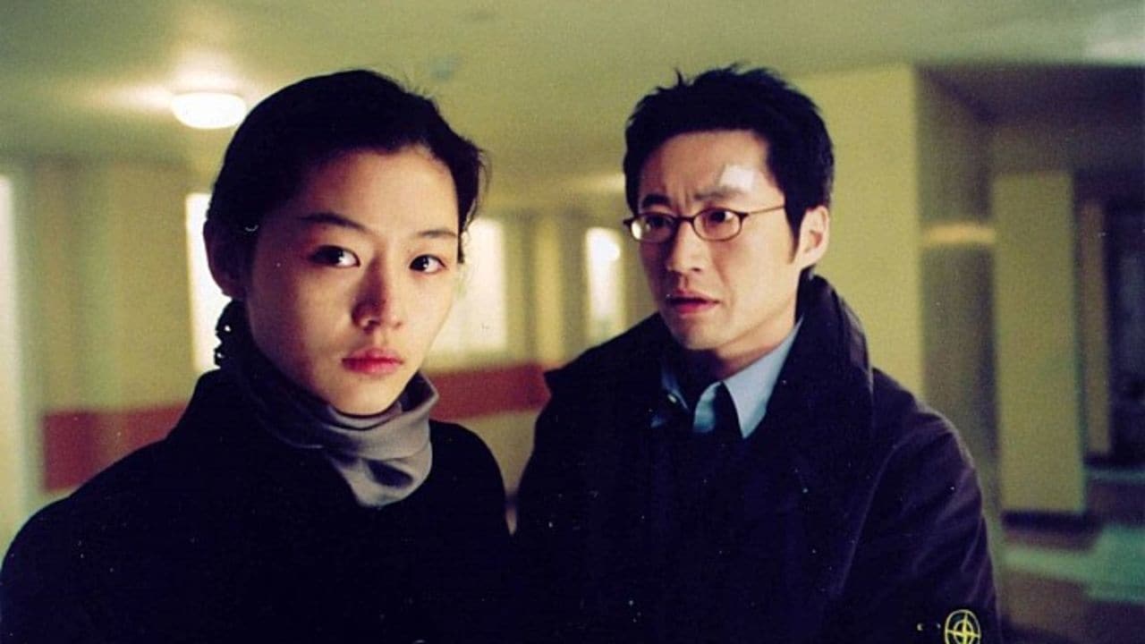 Ji-Hyun Jun and Shin-Yang Park in The Uninvited (2003)