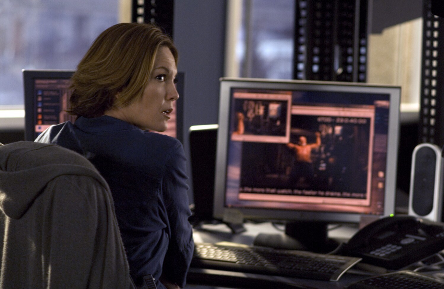 Diane Lane peruses the dangers of the internet in Untraceable (2008)