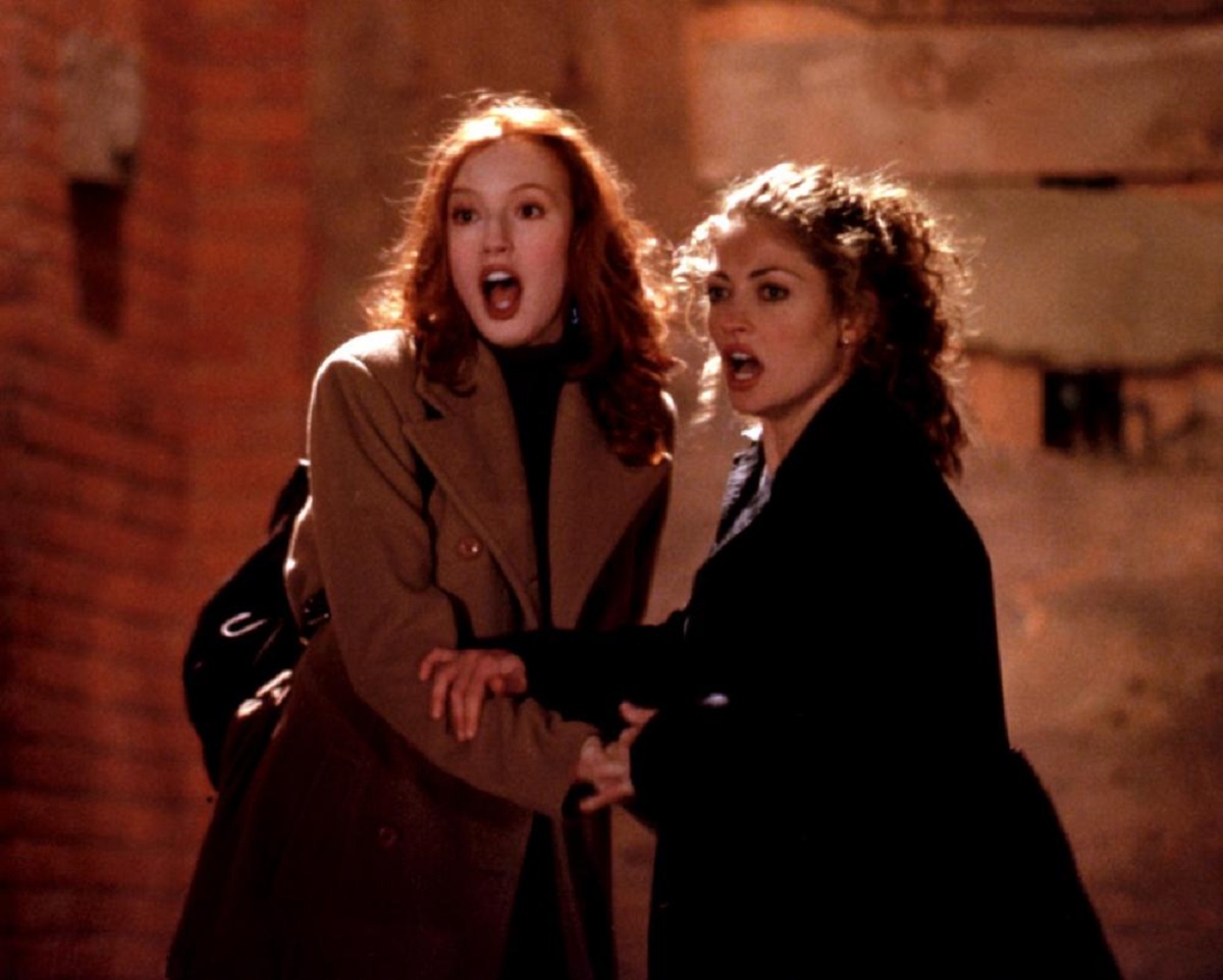 Alicia Witt and Rebecca Gayheart in Urban Legend (1998)