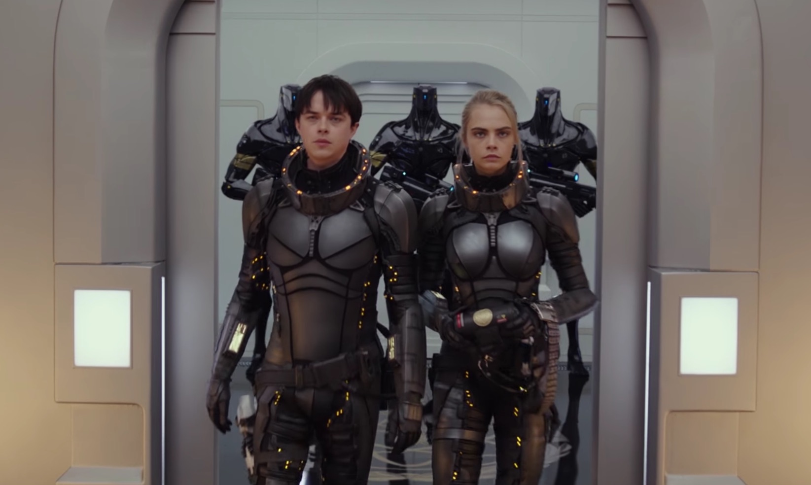 Valerian (Dane DeHaan) and Laureline (Cara Delevingne) in Valerian and the City of a Thousand Planets (2017)