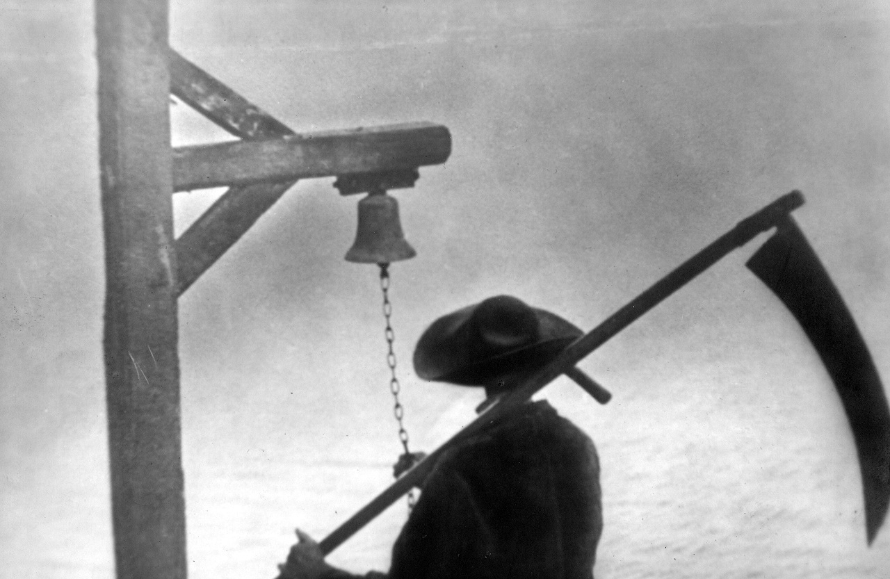 The farmer carrying a sickle waiting for a ferry resembling the figure of Death in Vampyr (1932)