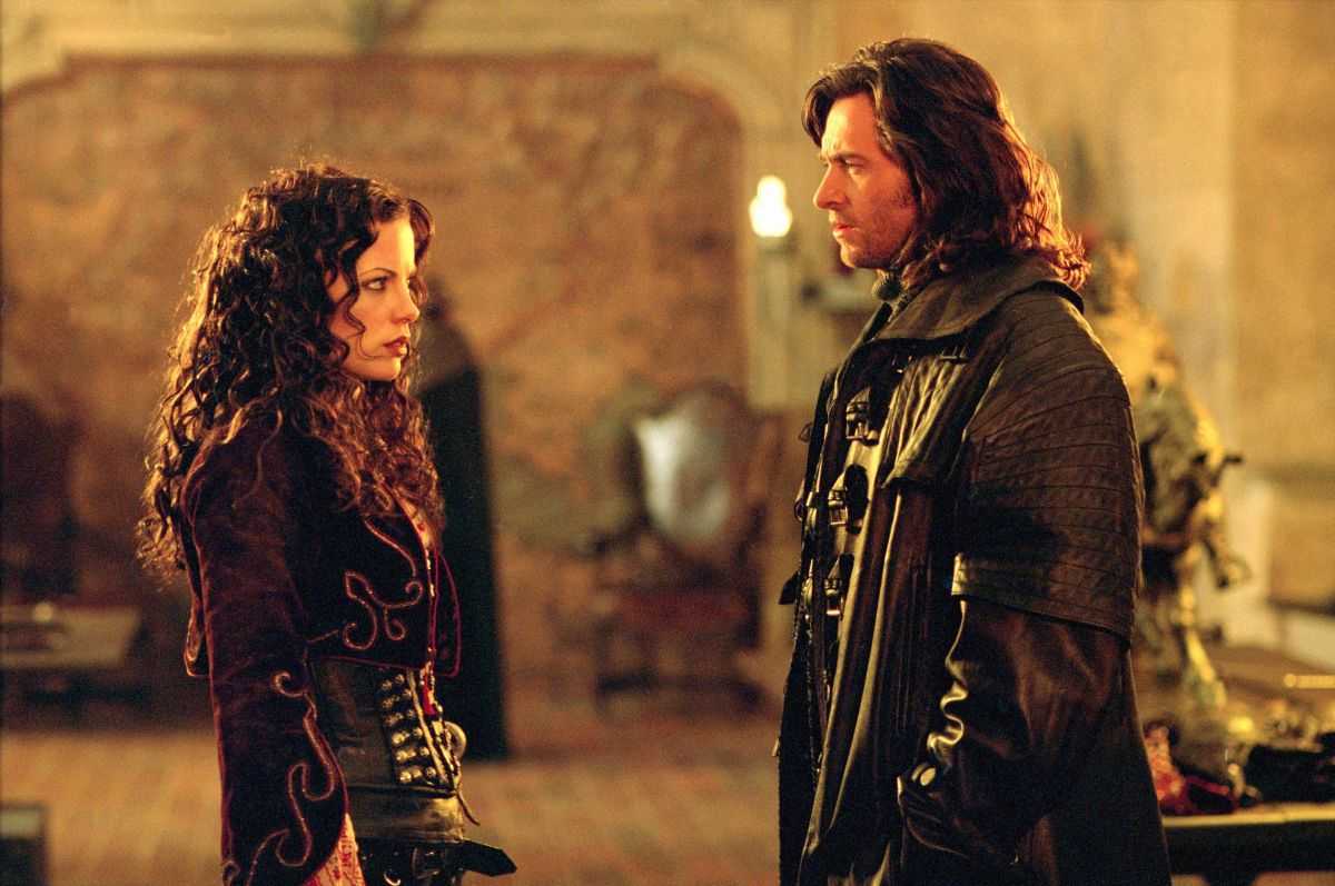 Anna Valerious (Kate Beckinsale) and Van Helsing (Hugh Jackman) in Van Helsing (2004)