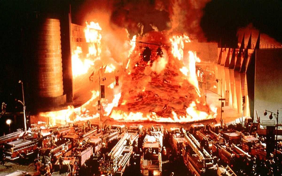 A river of lava runs through the streets of Los Angeles in Volcano (1997)