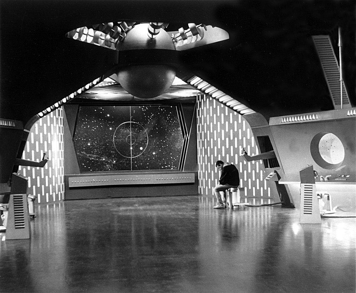 Life aboard the spaceship Ikarie XB-1 in Voyage to the End of the Universe (1963)