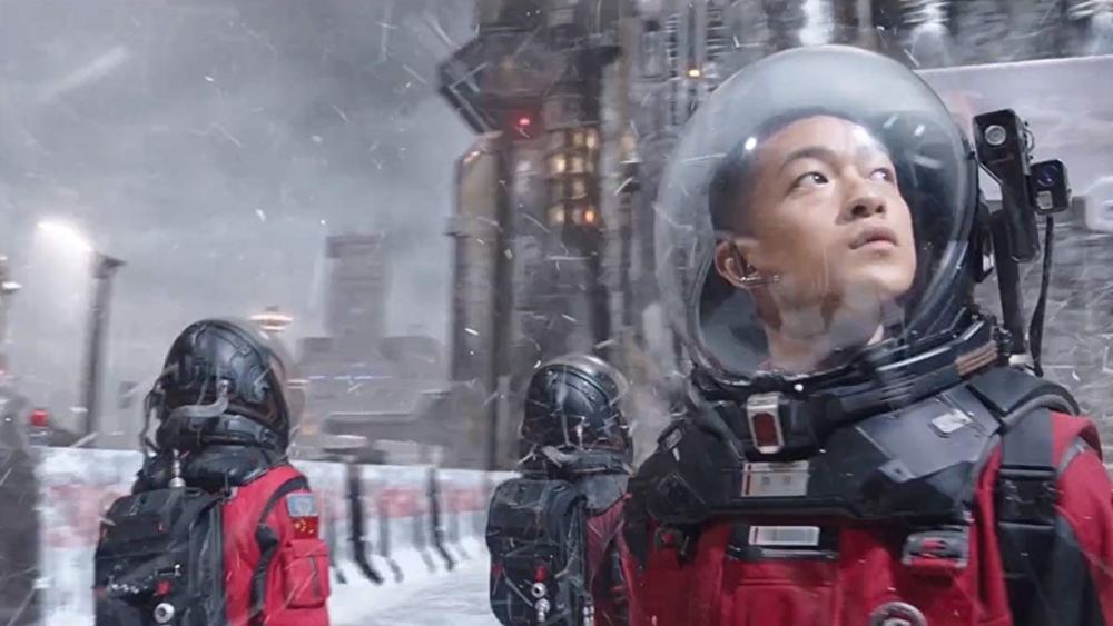 Hero Qu Chuxiao ventures onto the frozen surface in The Wandering Earth (2019)