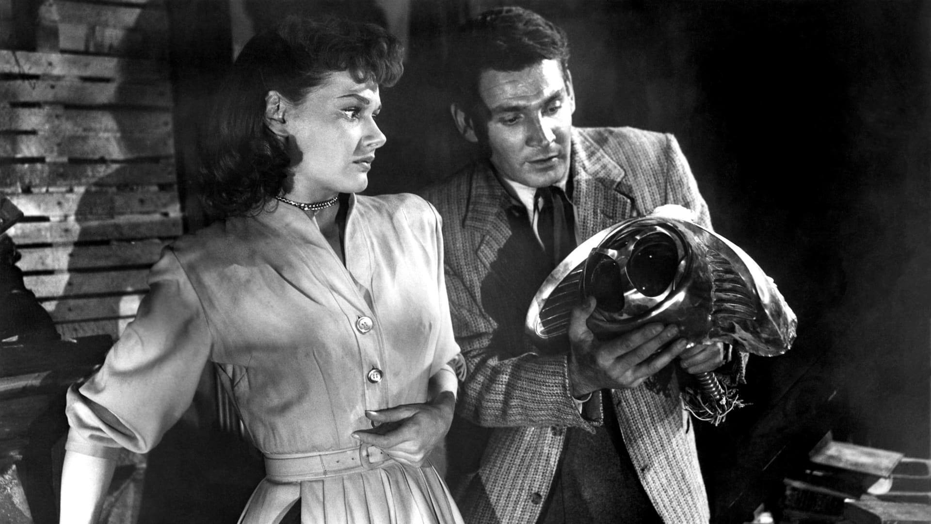 Ann Robinson and Gene Barry in War of the Worlds (1953)