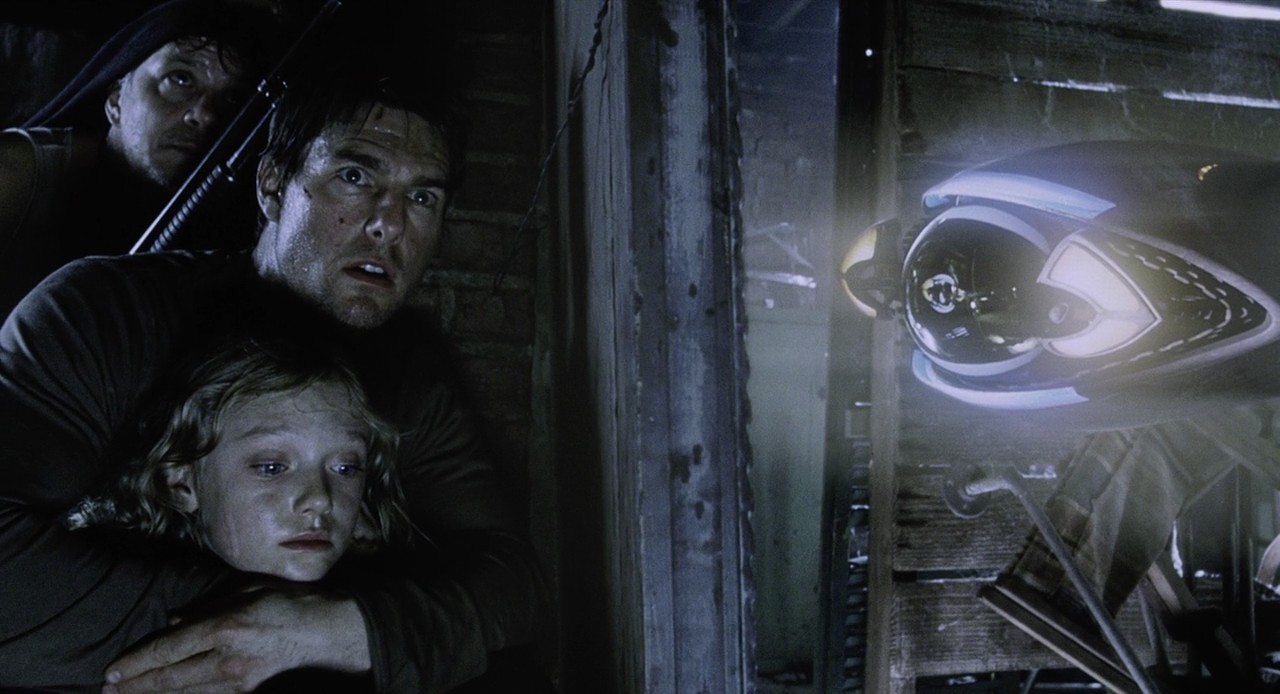 Hiding from a Martian probe Tim Robbins, Tom Cruise, Dakota Fanning in War of the Worlds (2005)