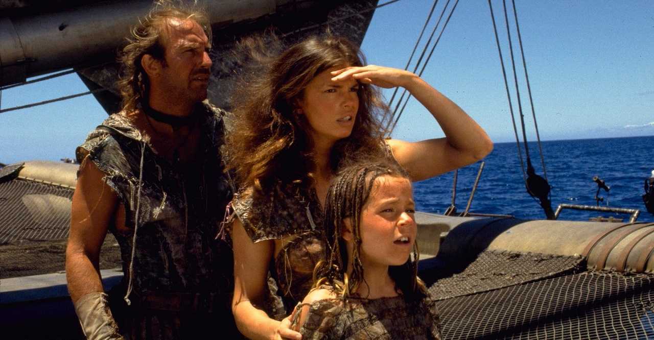 The Mariner (Kevin Costner), Enola (Tina Majorino) and Helen (Jeanne Tripplehorn) in Waterworld (1995)