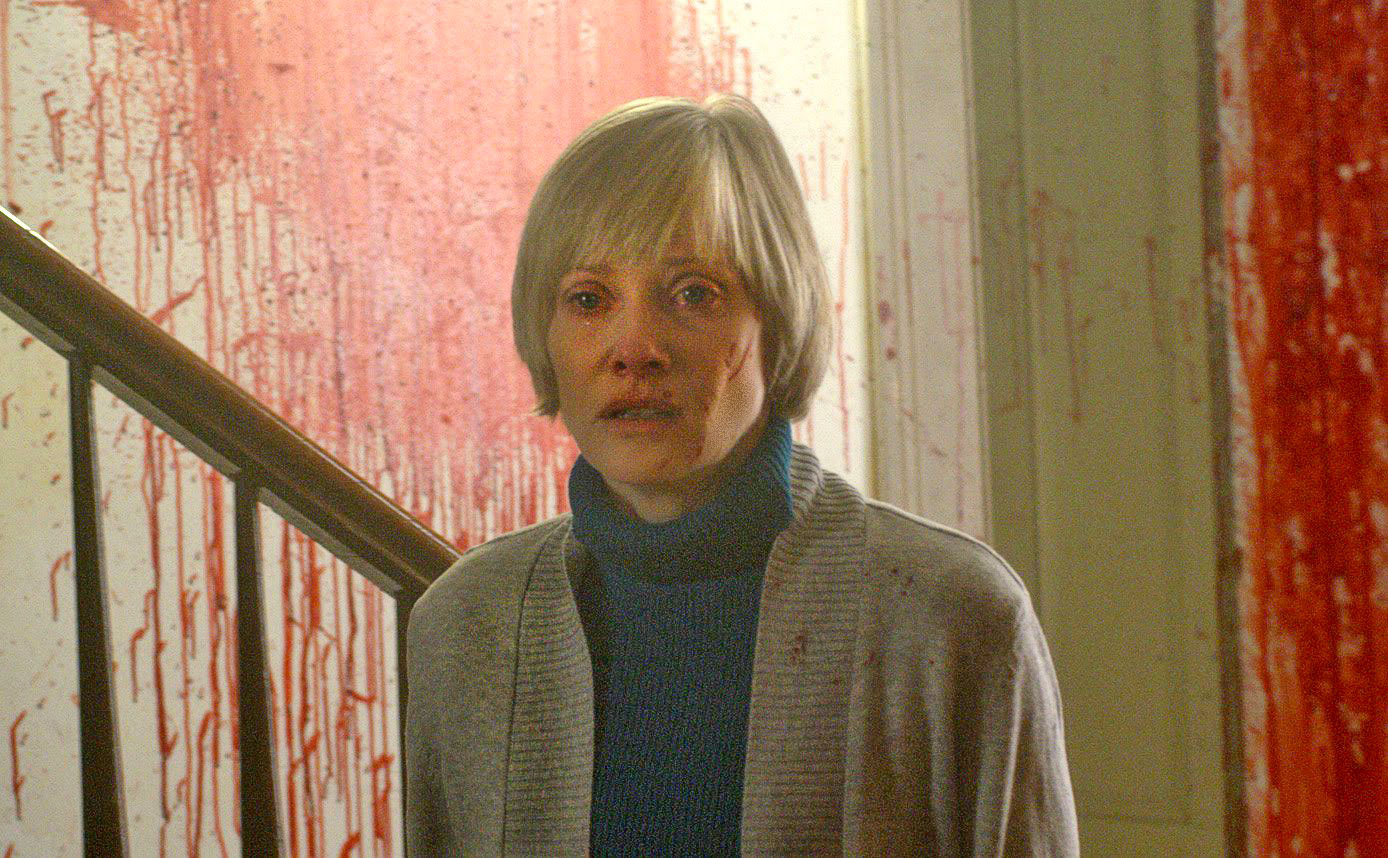 Horror icon Barbara Crampton moves into a new house in We Are Still Here (2015)