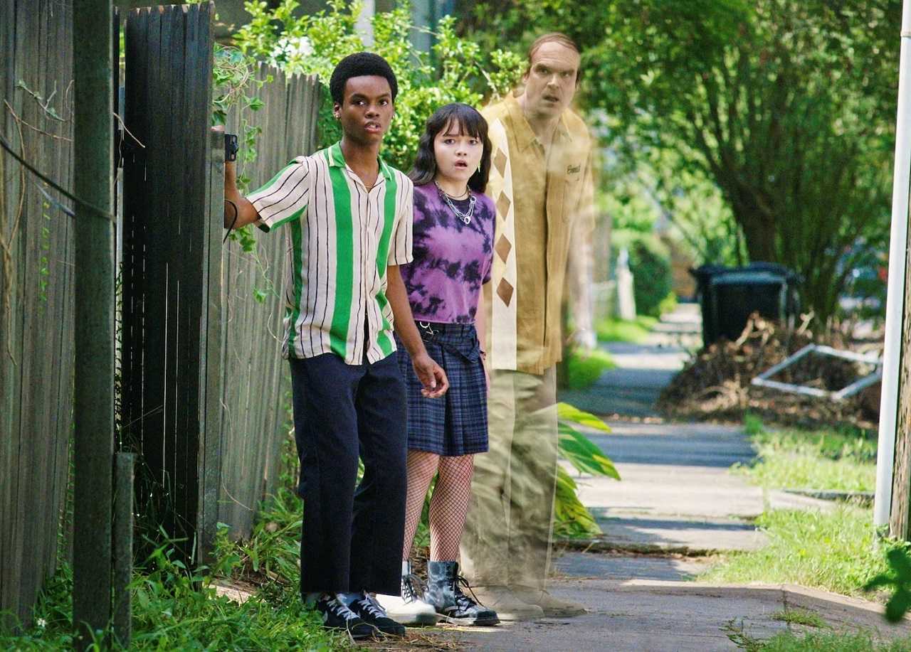 Keith (Jahi Wilson), Joy (Isabella Russo) and Ernest the ghost (David Harbour) exit the house in We Have a Ghost (2023)