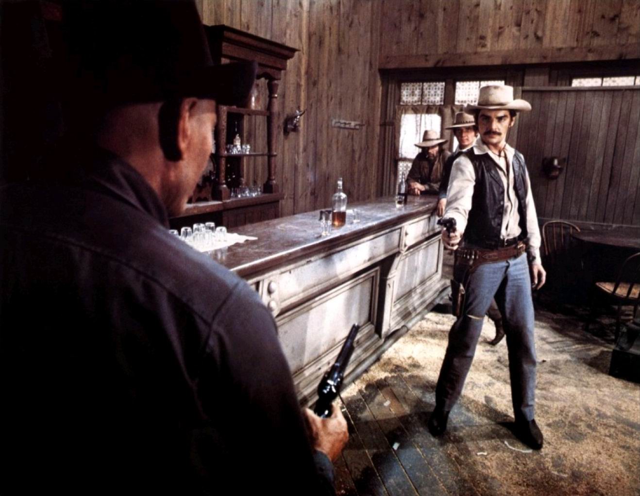 Richard Benjamin in a showdown with the android gunslinger (Yul Brynner) in Westworld (1973)