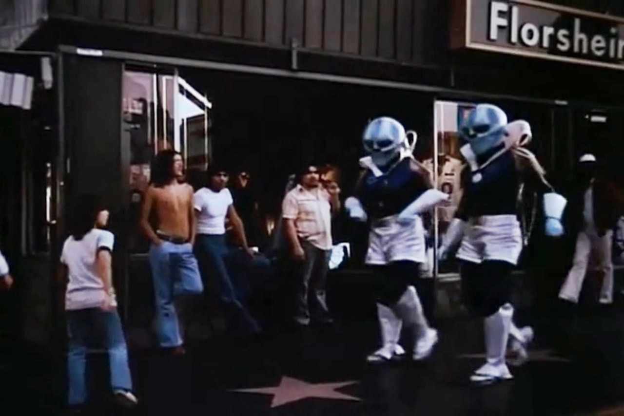 The aliens visit Los Angeles Wham Bam Thank You Spaceman (1975)