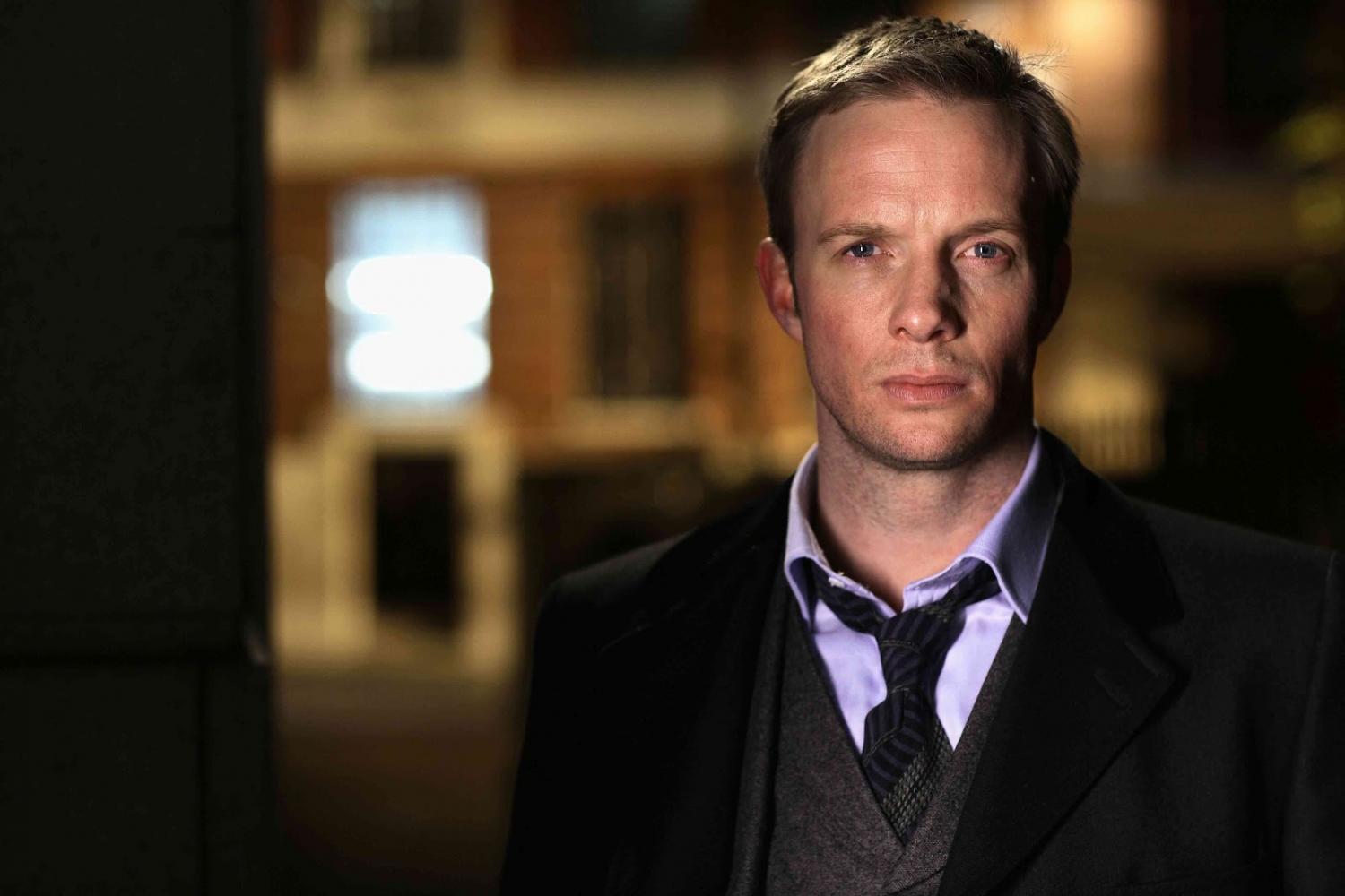 Rupert Penry-Jones as Detective Inspector Joseph Chandler in Whitechapel (2009)