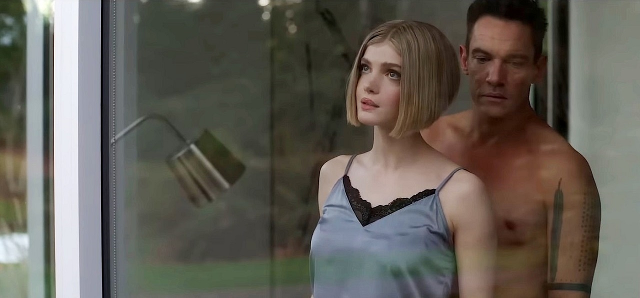 Jonathan Rhys Meyers and android wife Elena Kampouris in Wifelike (2022)
