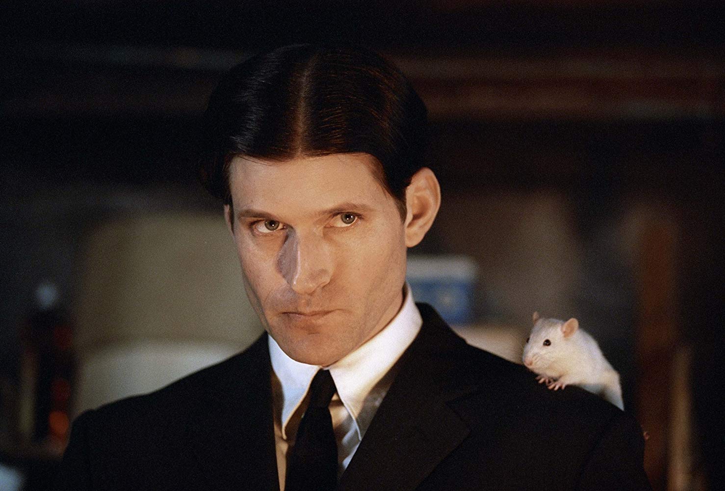 Crispin Glover as Willard along with rat friend on his shoulder in Willard (2003)