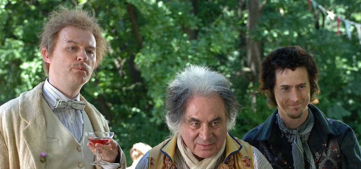 (l to r) Rat (Mark Gatiss), Badger (Bob Hoskins) and Mole (Lee Inlgleby) in The Wind in the Willows (2006)