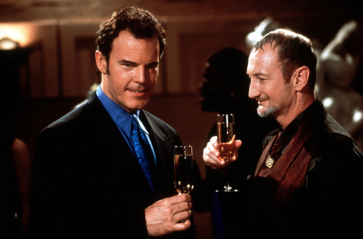 (l to r) Andrew Divoff in human form and Robert Englund in Wishmaster (1997)