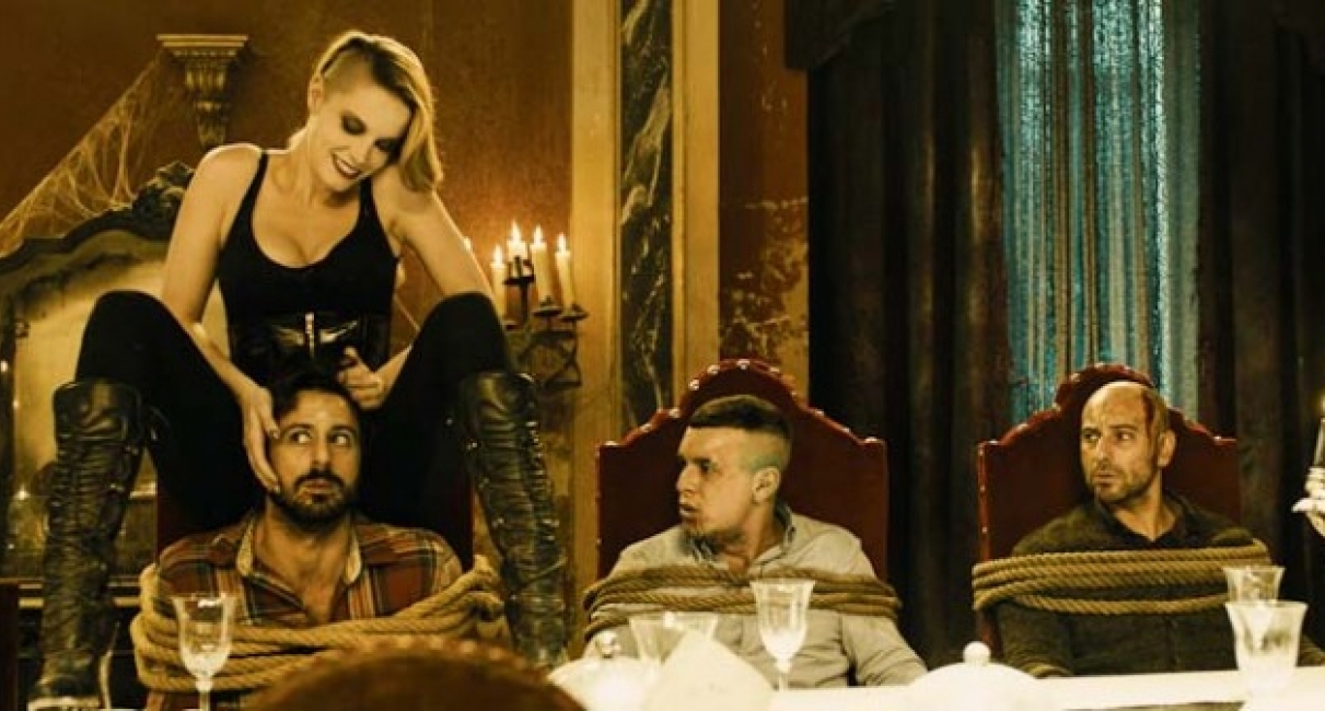 (l to r) Witch Carolina Bang with imprisoned bank robbers Hugo Silva and Mario Casas and taxi driver Jamie Ordonez in Witching and Bitching (2013)