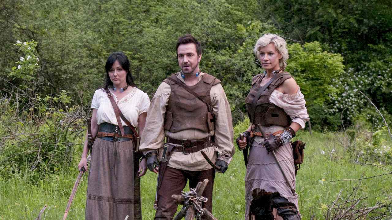 Gretl (Shannen Doherty), Hansel (Paul McGillion) and Lara (Sarain Boylan) in Witchslayer Gretl (2012)